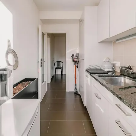 Modern With Balcony In Center A Hoh - Self Checkin