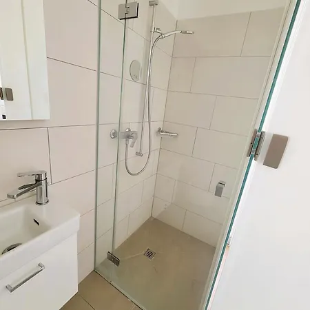 Modern With Balcony In Center A Hoh - Self Checkin Zürih