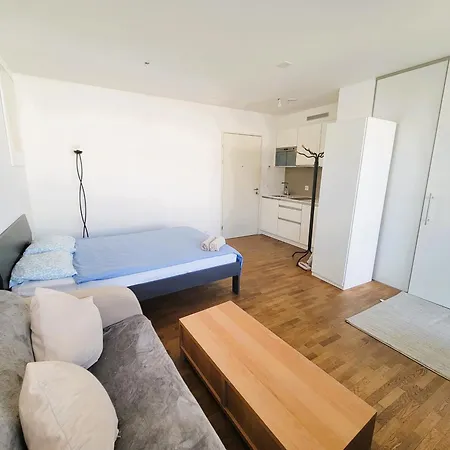 Modern With Balcony In Center A Hoh - Self Checkin Ζυρίχη