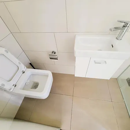 Modern With Balcony In Center A Hoh - Self Checkin Zürih