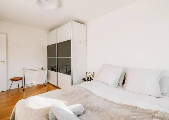 Modern With Balcony In Center A Hoh - Self Checkin Zurich