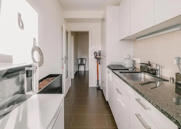 Modern With Balcony In Center A Hoh - Self Checkin