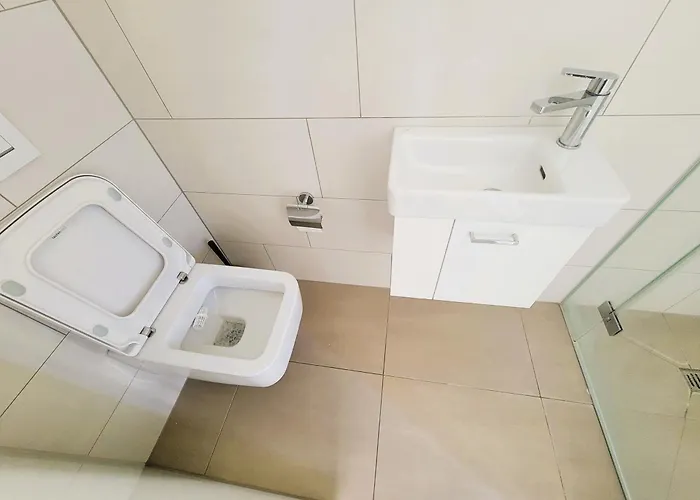 Modern With Balcony In Center A Hoh - Self Checkin Zurich