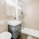 Modern With Balcony In Center A Hoh - Self Checkin Daire *