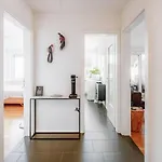 Daire Modern With Balcony In Center A Hoh - Self Checkin Zürih