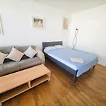 Daire Modern With Balcony In Center A Hoh - Self Checkin Zürih