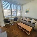 Daire Modern With Balcony In Center A Hoh - Self Checkin Zürih