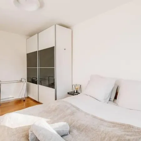 Modern Apartment With Balcony In Zurich Center A Hoh - Self Checkin Apartment