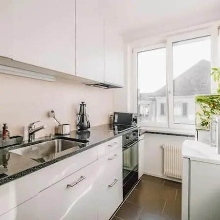 Modern Apartment With Balcony In Zurich Center A Hoh - Self Checkin Apartment *