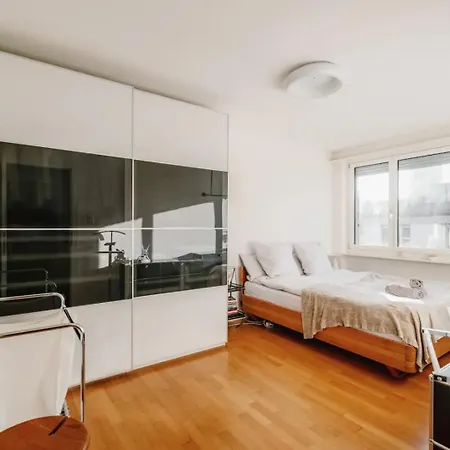 Modern Apartment With Balcony In Zurich Center A Hoh - Self Checkin *