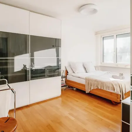 Modern Apartment With Balcony In Zurich Center A Hoh - Self Checkin Apartment *