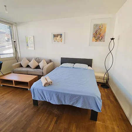 Modern With Balcony In Center A Hoh - Self Checkin