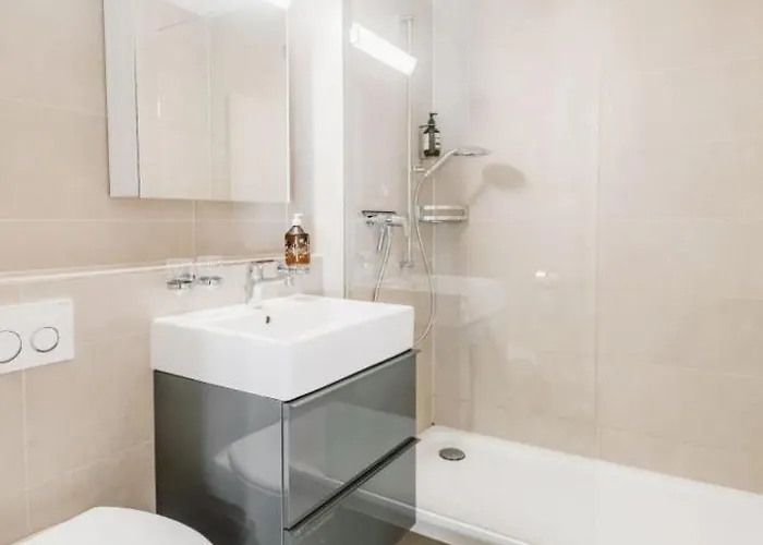 Modern With Balcony In Center A Hoh - Self Checkin Apartment *