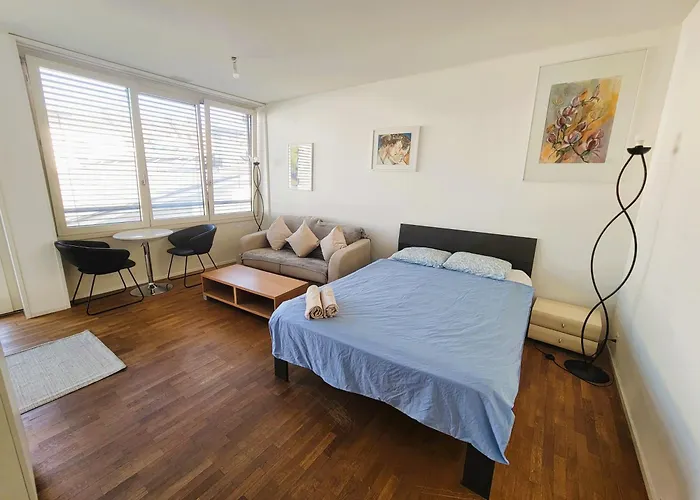 公寓 Modern With Balcony In Center A Hoh - Self Checkin *