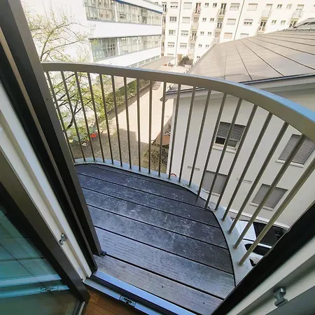 Modern With Balcony In Center A Hoh - Self Checkin Apartament *