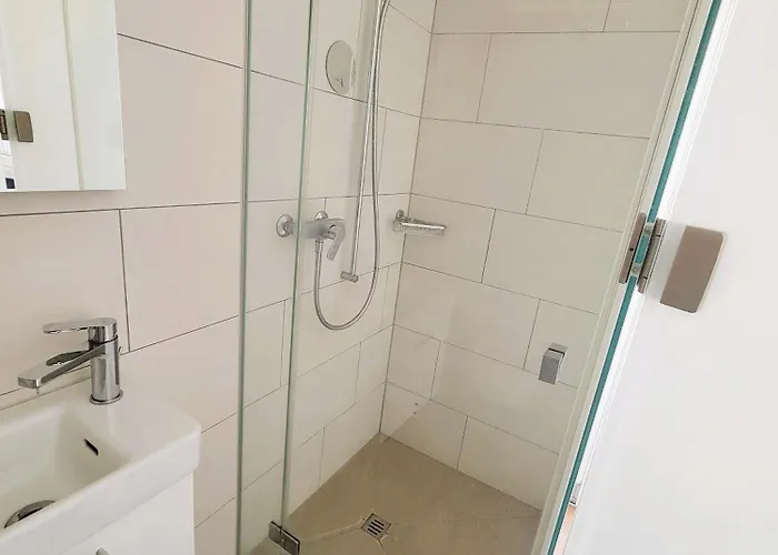 Modern With Balcony In Center A Hoh - Self Checkin Zurych